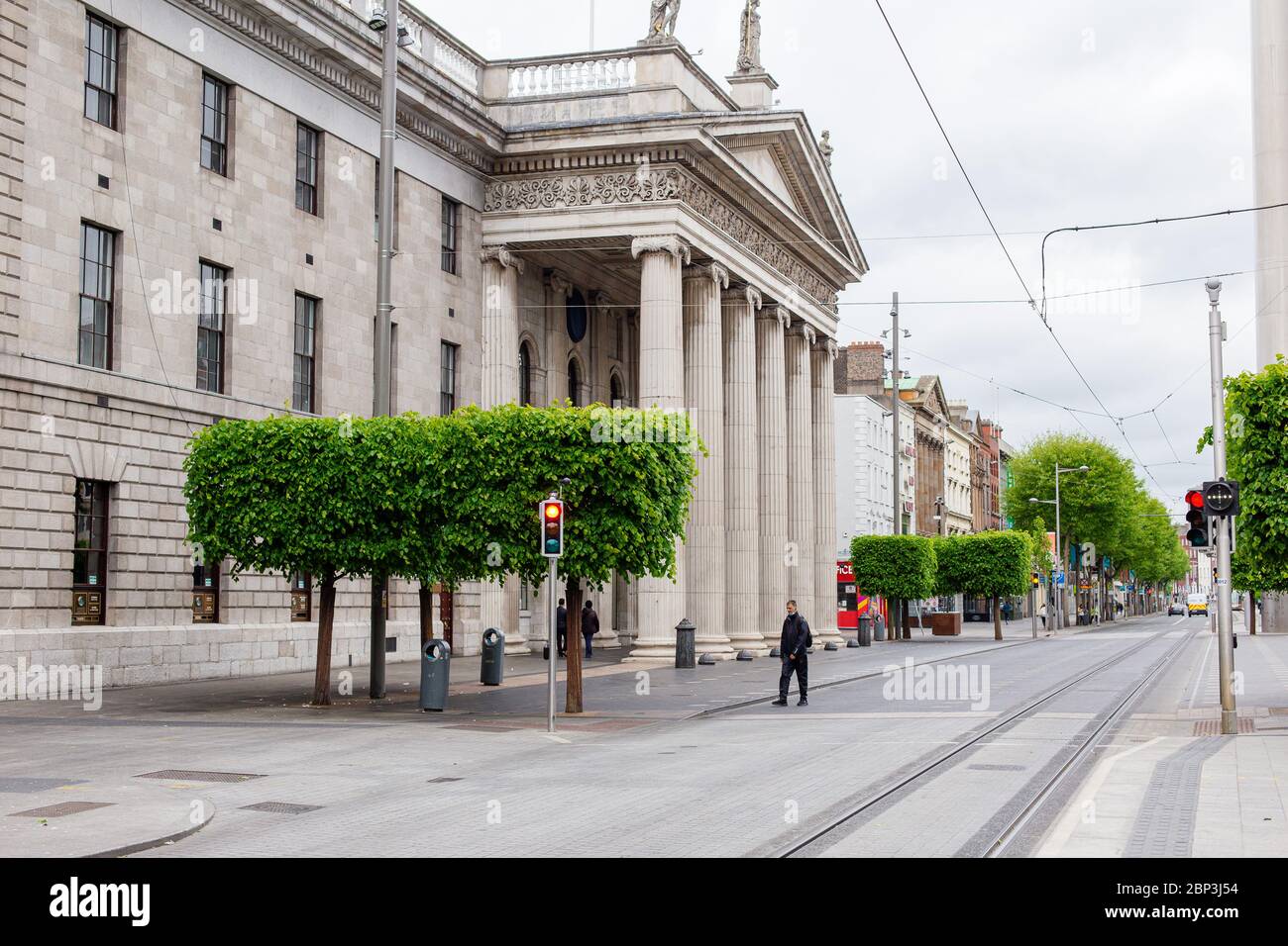 Dublin, Irland. Mai 2020. Begrenzte Anzahl und Verkehr auf der O`Connell St in Dublin, da Geschäfte und Geschäfte aufgrund von Covid-19 Pandemiebeschränkungen geschlossen wurden Stockfoto